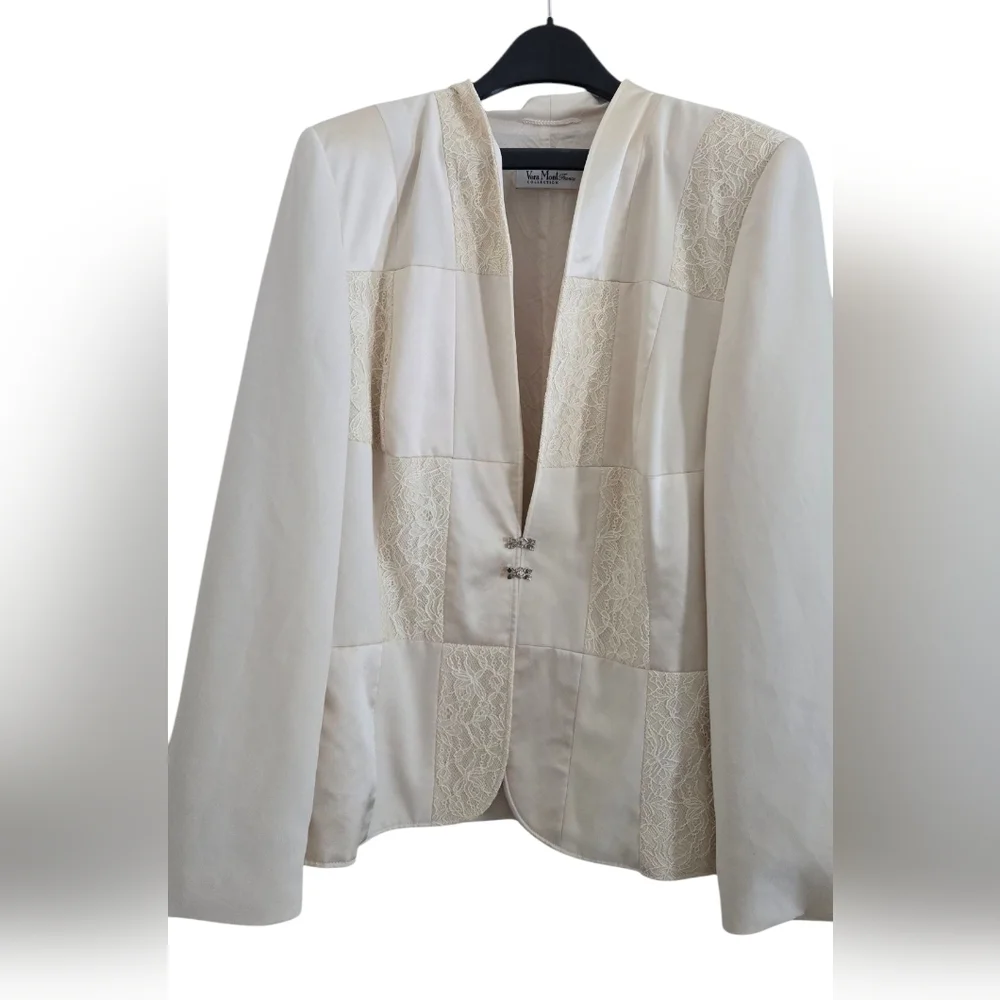VINTAGE VERA MONT FRANCE Cream Ruffled Tiered Long Sleeve Bridal Blazer